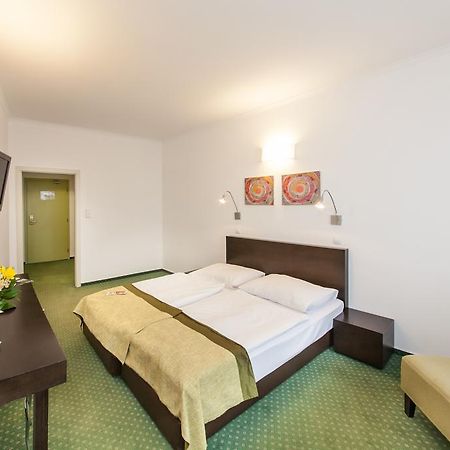 Hotel Vitkov Prague Exterior photo