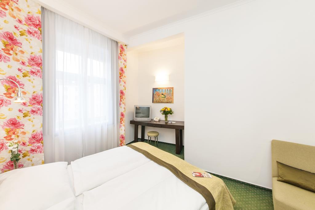 Hotel Vitkov Prague Exterior photo