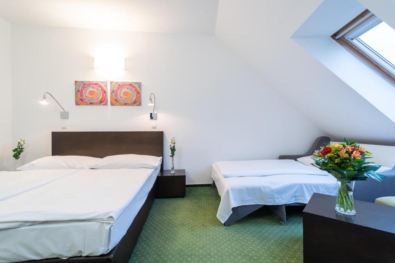 Hotel Vitkov Prague Exterior photo